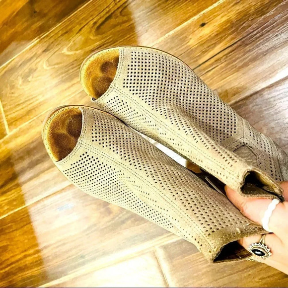 Toms Majorca Peep Toe Stucco Suede Perforated Bootie - Picture 6 of 8
